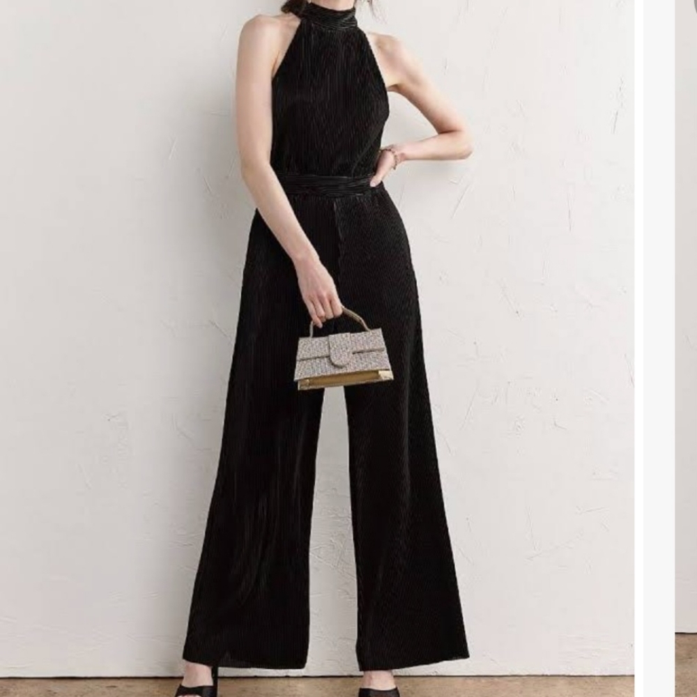 NWT FATE Black Pleated Jumpsuit Halter Neck Wide Leg Pleated Open Back Sz L